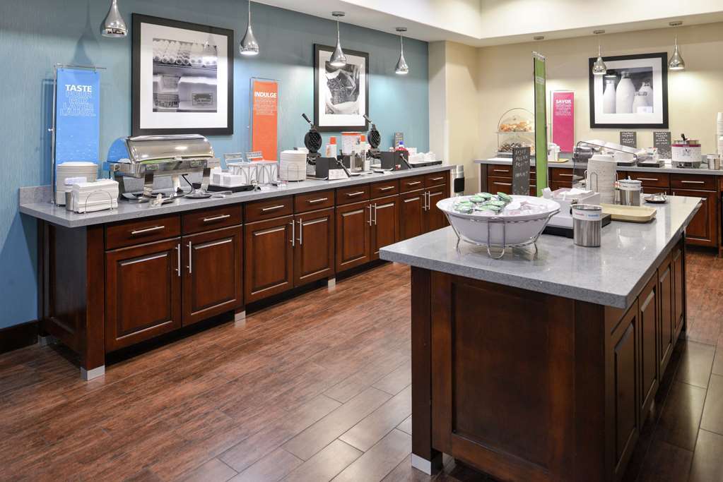 Hampton Inn And Suites Hutto Restoran gambar